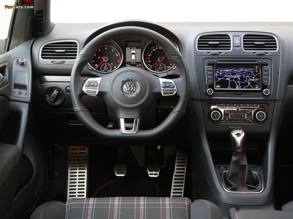 Photos of Volkswagen Golf GTI 3-door Edition 35 (Typ 5K) 2011 (1024 x 768)
