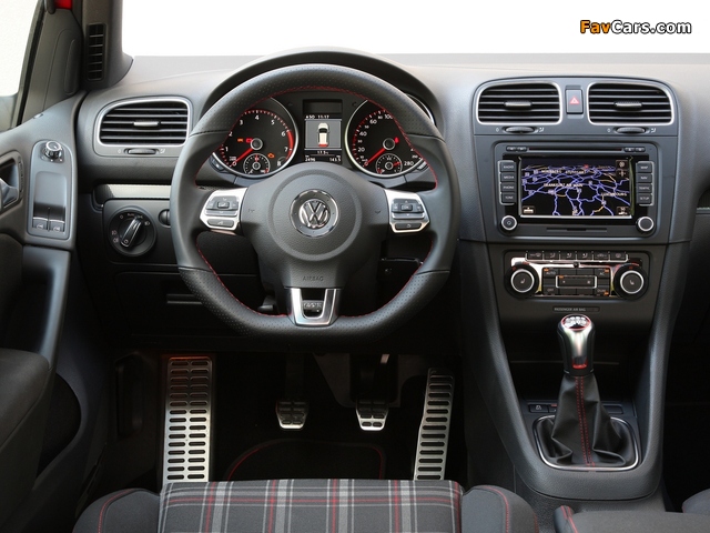 Photos of Volkswagen Golf GTI 3-door Edition 35 (Typ 5K) 2011 (640 x 480)