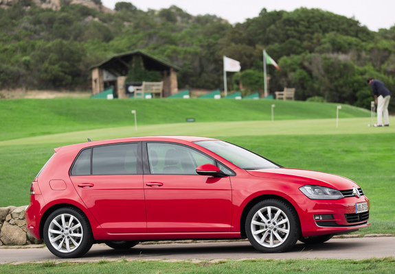 Photos of Volkswagen Golf TDI BlueMotion 5-door (Typ 5G) 2012