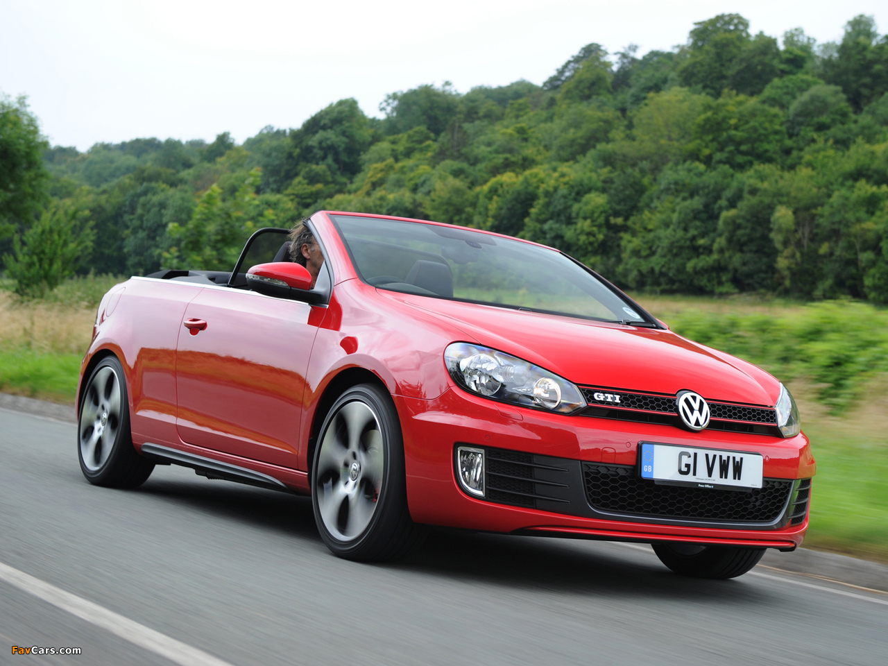 Photos of Volkswagen Golf GTI Cabriolet UK-spec (Typ 5K) 2012 (1280 x 960)