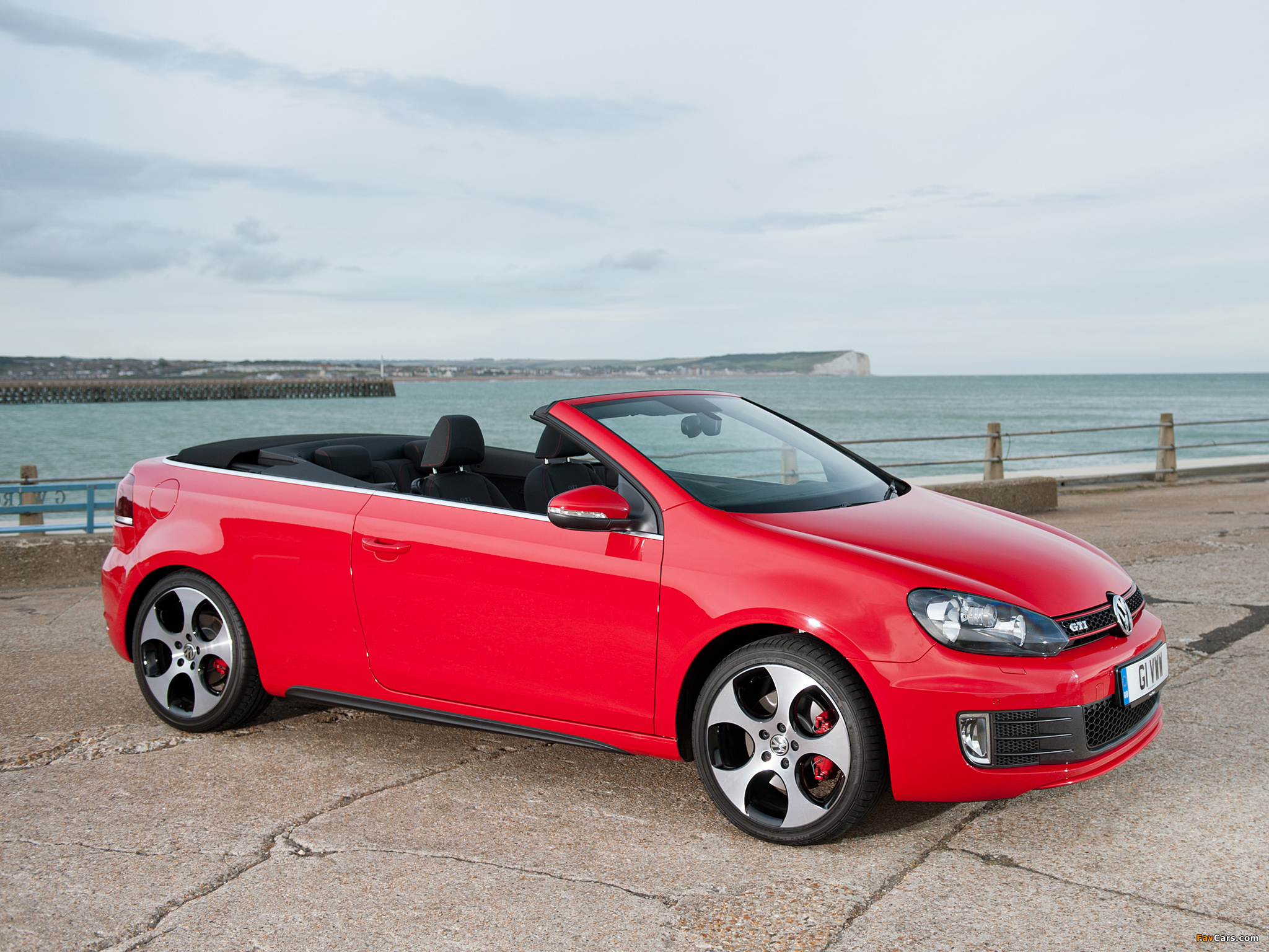 Photos of Volkswagen Golf GTI Cabriolet UK-spec (Typ 5K) 2012 (2048 x 1536)