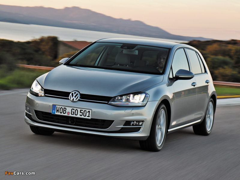 Photos of Volkswagen Golf TSI BlueMotion 5-door (Typ 5G) 2012 (800 x 600)