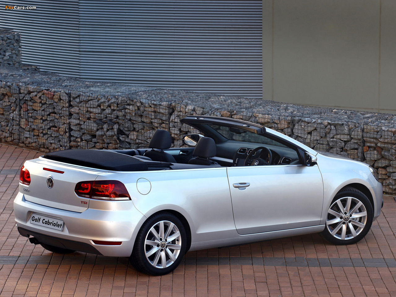 Photos of Volkswagen Golf Cabrio ZA-spec (Typ 5K) 2012 (1280 x 960)