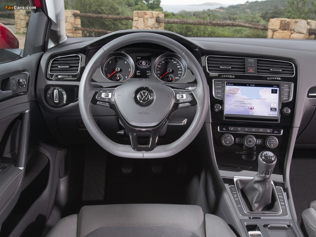 Photos of Volkswagen Golf TDI BlueMotion 5-door (Typ 5G) 2012 (1024 x 768)