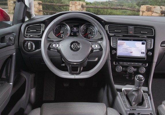Photos of Volkswagen Golf TDI BlueMotion 5-door (Typ 5G) 2012