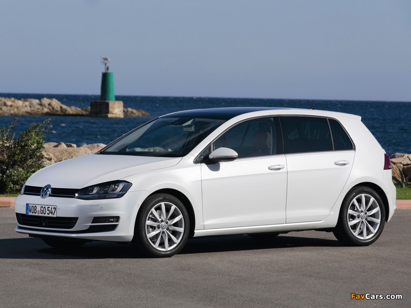 Photos of Volkswagen Golf TSI BlueMotion 5-door (Typ 5G) 2012 (800 x 600)