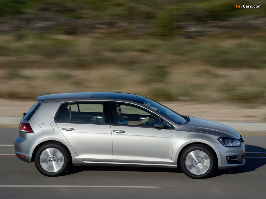 Photos of Volkswagen Golf TSI BlueMotion 5-door ZA-spec (Typ 5G) 2013 (1024 x 768)