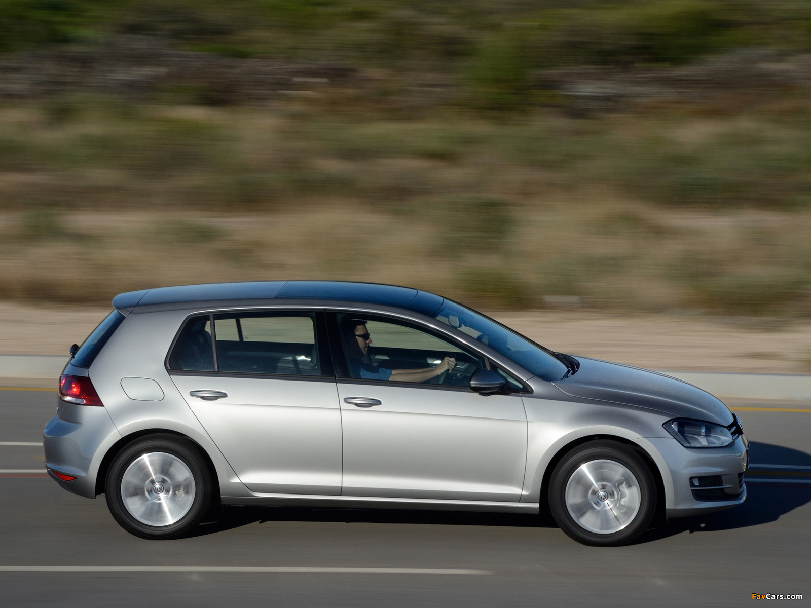 Photos of Volkswagen Golf TSI BlueMotion 5-door ZA-spec (Typ 5G) 2013 (1600 x 1200)