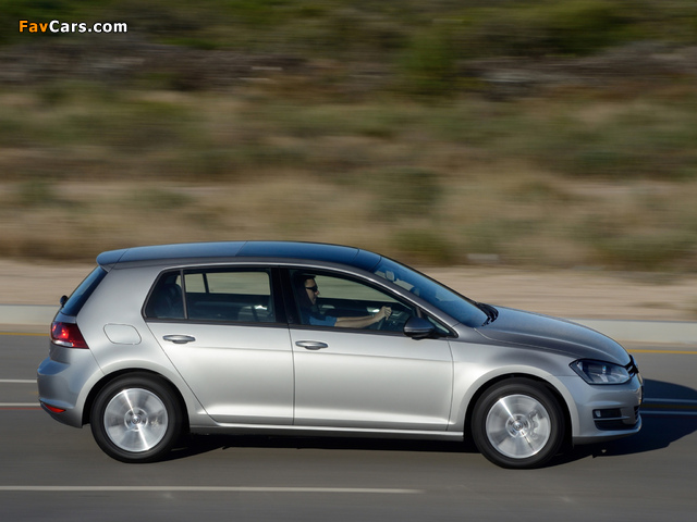 Photos of Volkswagen Golf TSI BlueMotion 5-door ZA-spec (Typ 5G) 2013 (640 x 480)