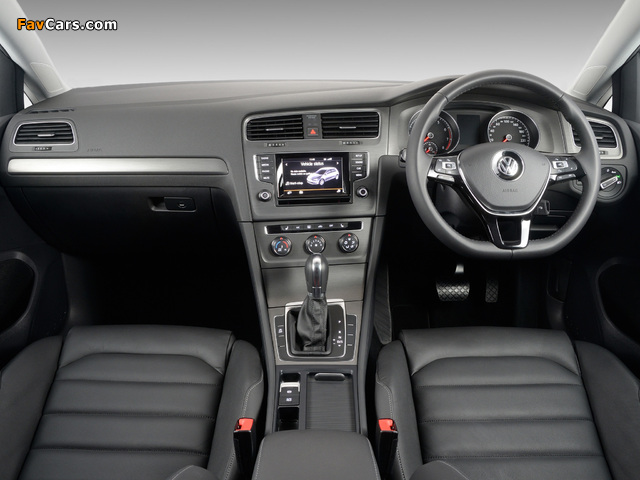 Photos of Volkswagen Golf TSI BlueMotion 5-door ZA-spec (Typ 5G) 2013 (640 x 480)