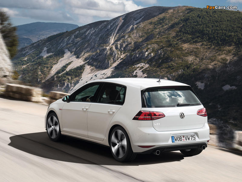 Photos of Volkswagen Golf GTI 5-door (Typ 5G) 2013 (800 x 600)