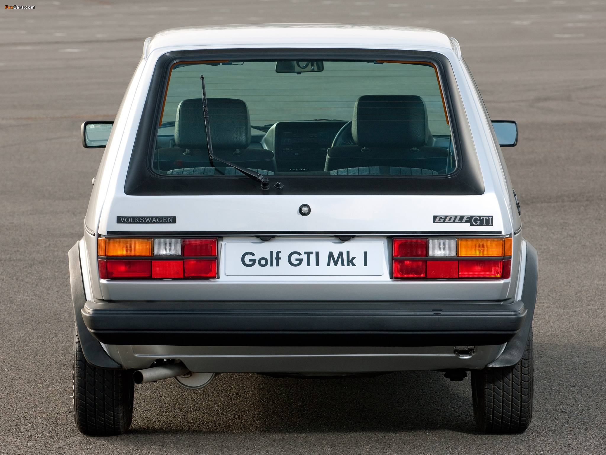 Pictures of Volkswagen Golf GTI Pirelli UK-spec (Typ 17) 1983 (2048 x 1536)