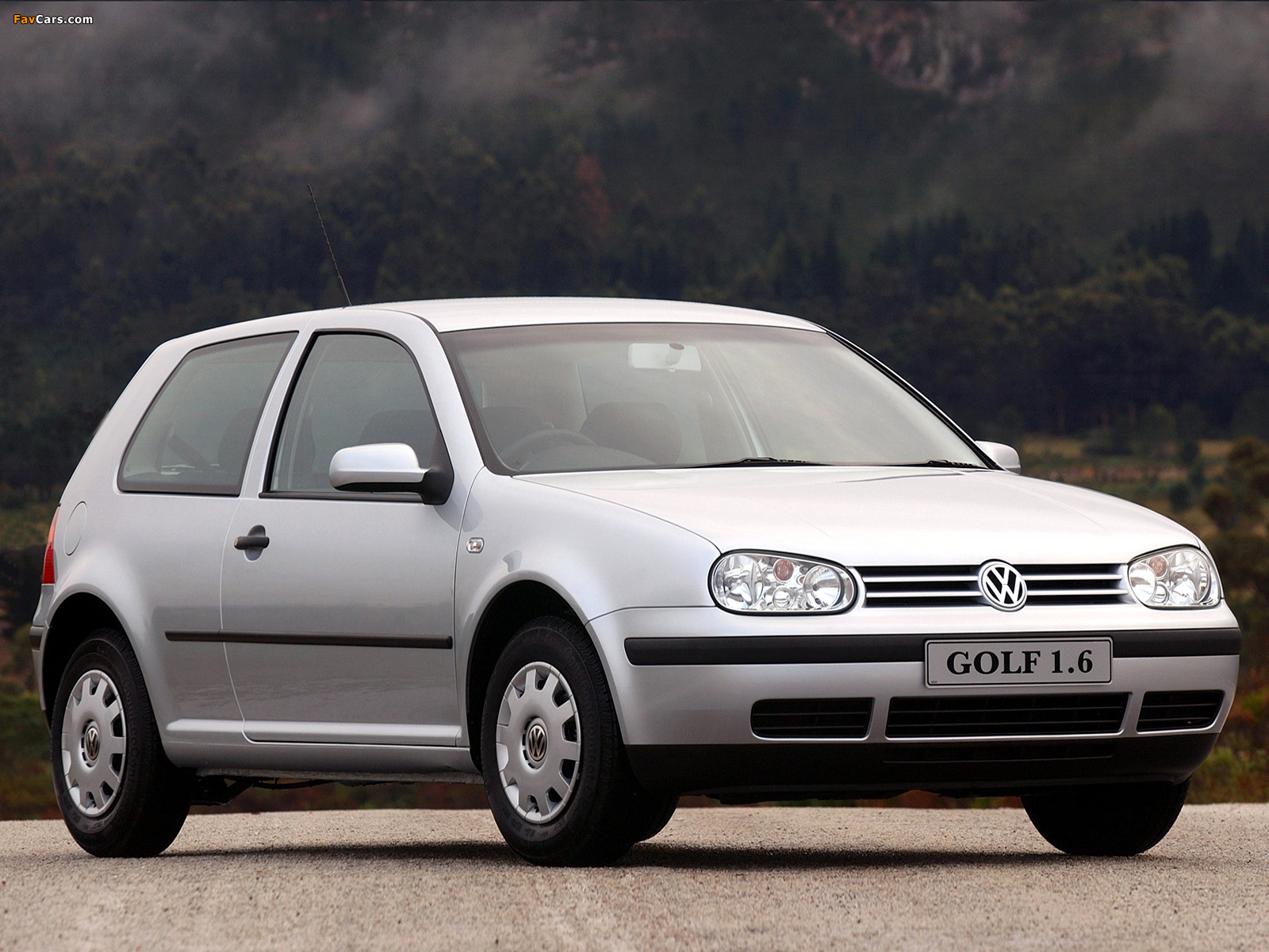 Pictures of Volkswagen Golf 1.6 3-door ZA-spec (Typ 1J) 1997–2003 (1600 x 1200)