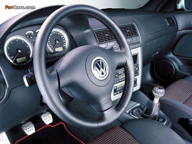 Pictures of Volkswagen Golf GTI 25th Anniversary (Typ 1J) 2001 (640 x 480)