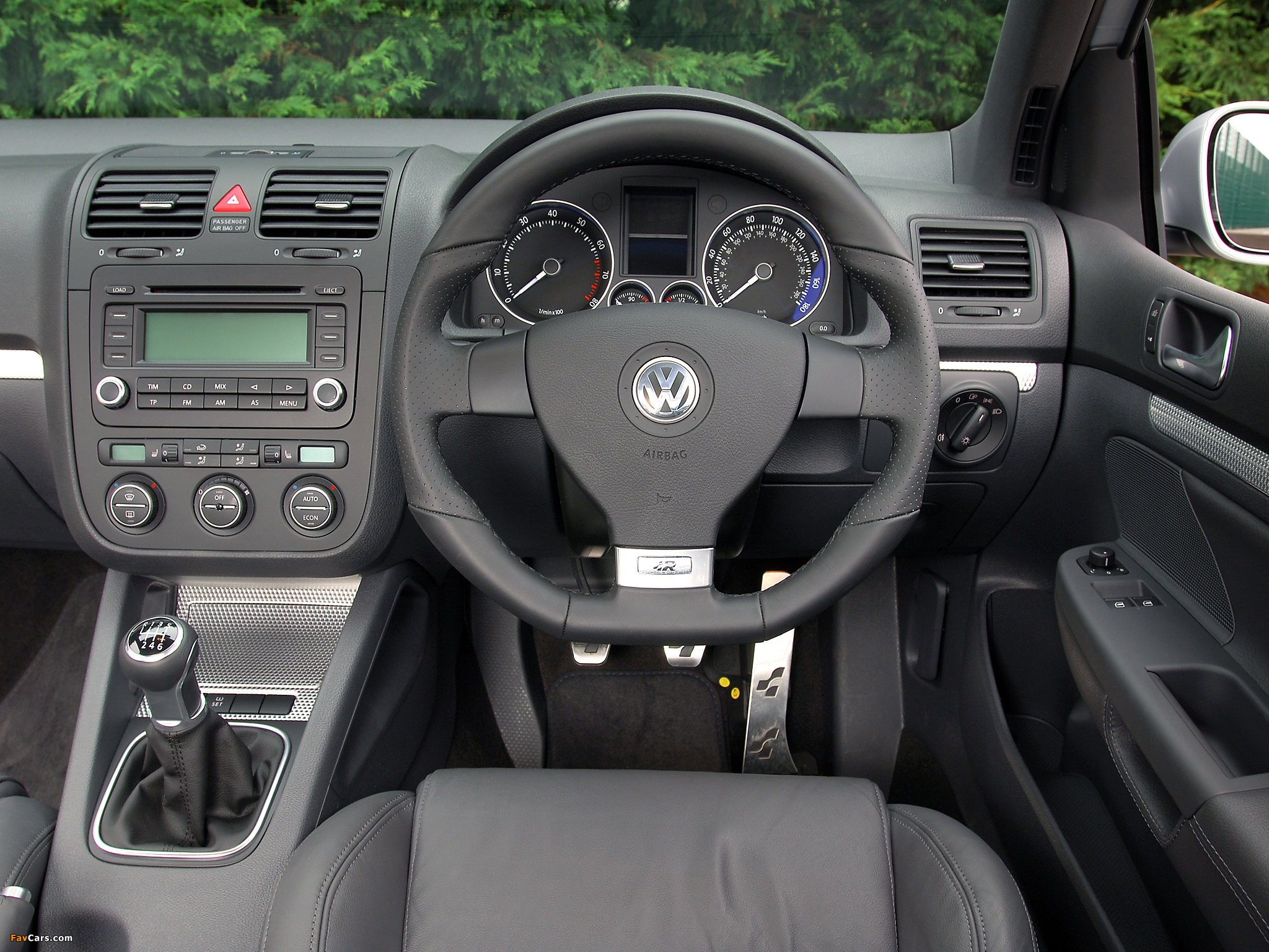 Pictures of Volkswagen Golf R32 3-door UK-spec (Typ 1K) 2006–08 (2048 x 1536)