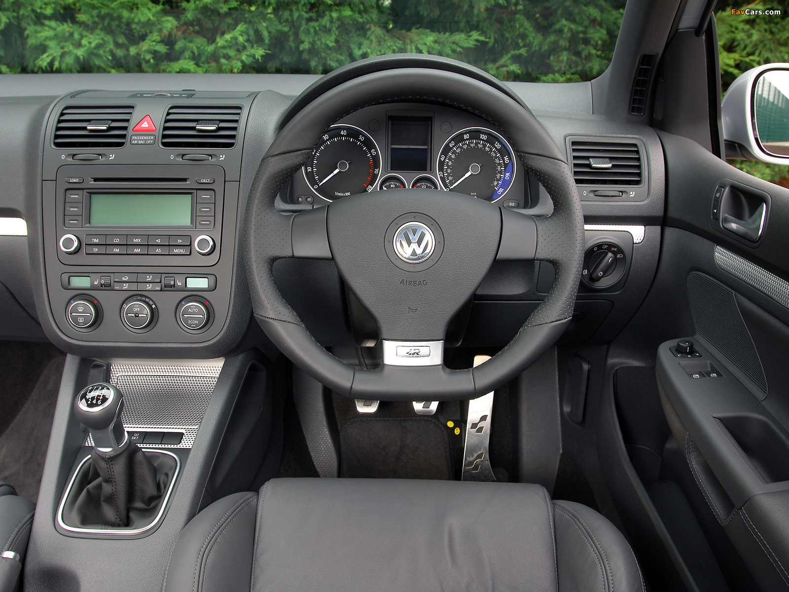 Pictures of Volkswagen Golf R32 3-door UK-spec (Typ 1K) 2006–08 (1600 x 1200)