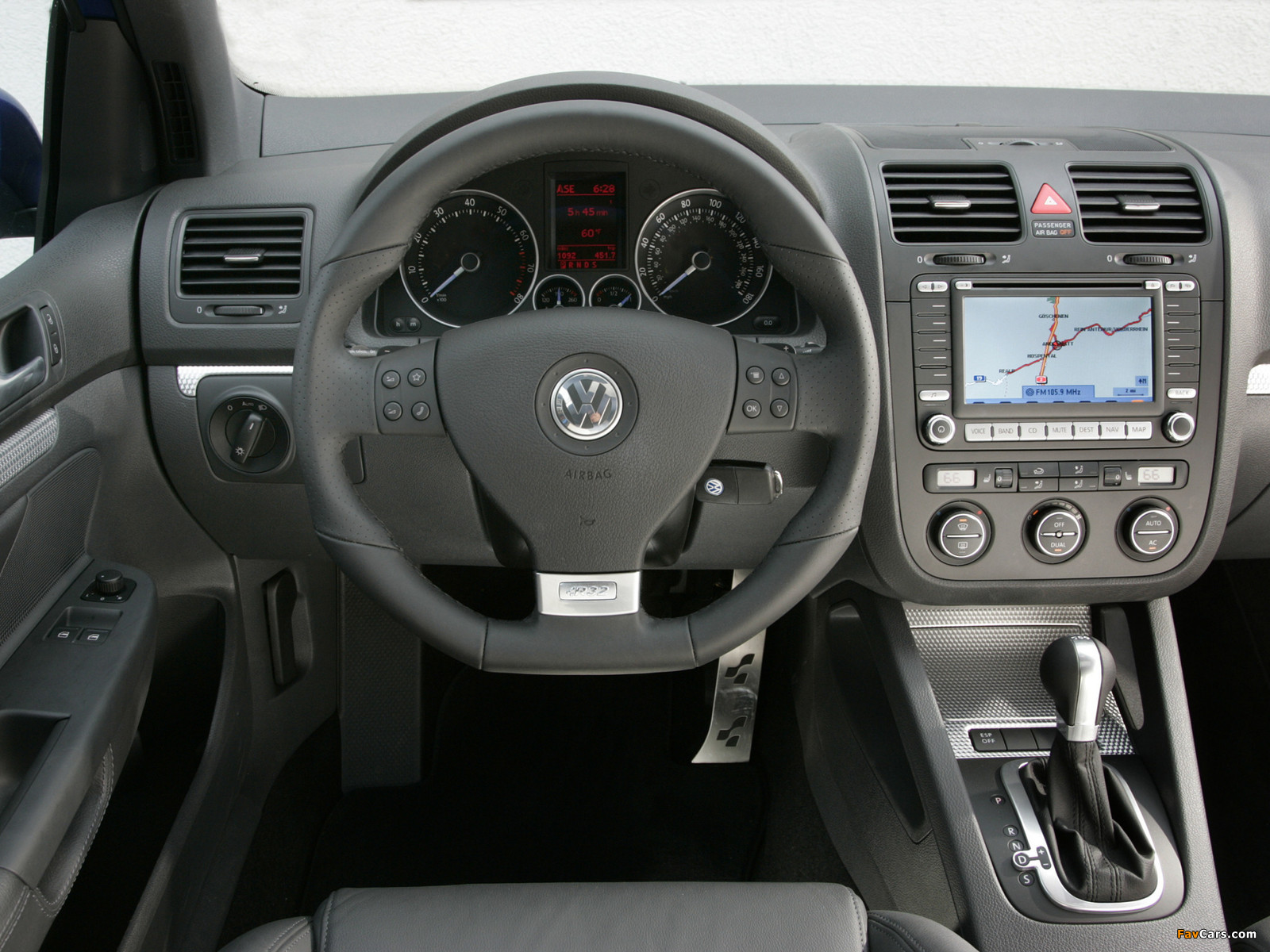 Pictures of Volkswagen Golf R32 3-door (Typ 1K) 2006–08 (1600 x 1200)
