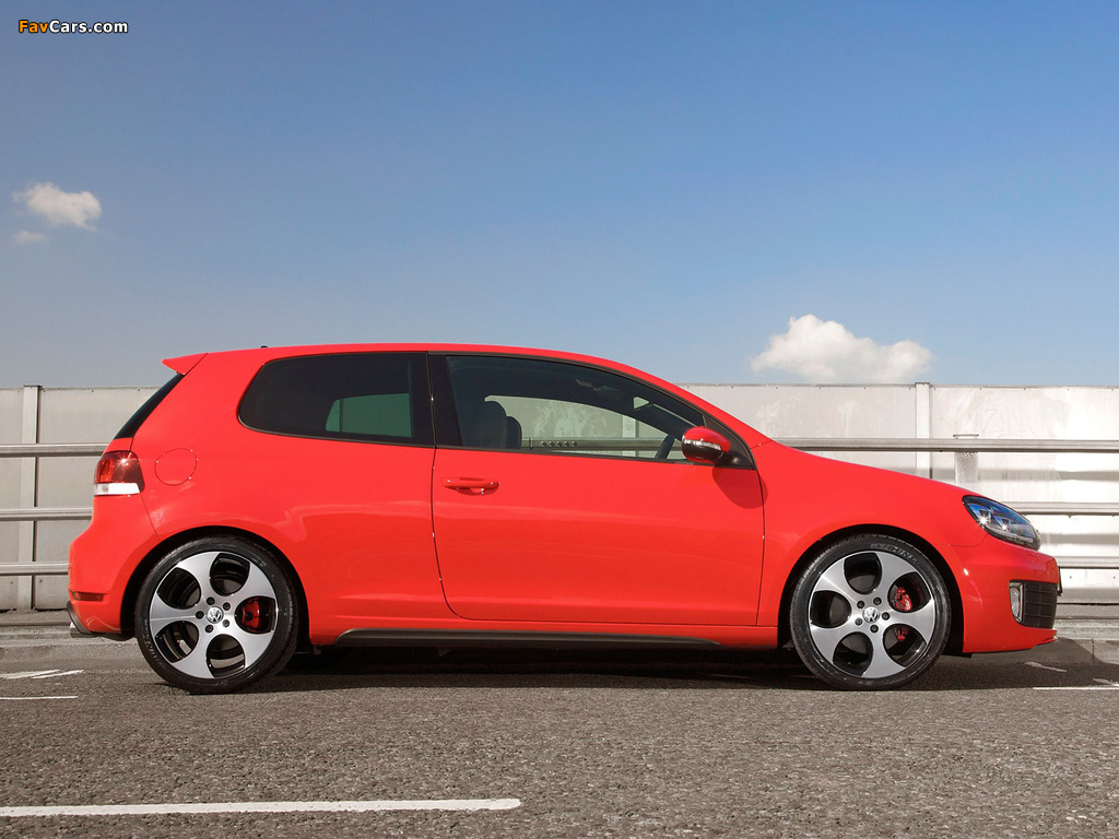 Pictures of Volkswagen Golf GTI 3-door UK-spec (Typ 5K) 2009 (1024 x 768)