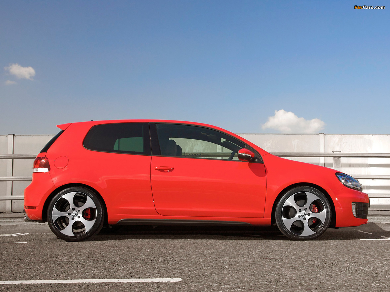 Pictures of Volkswagen Golf GTI 3-door UK-spec (Typ 5K) 2009 (1280 x 960)