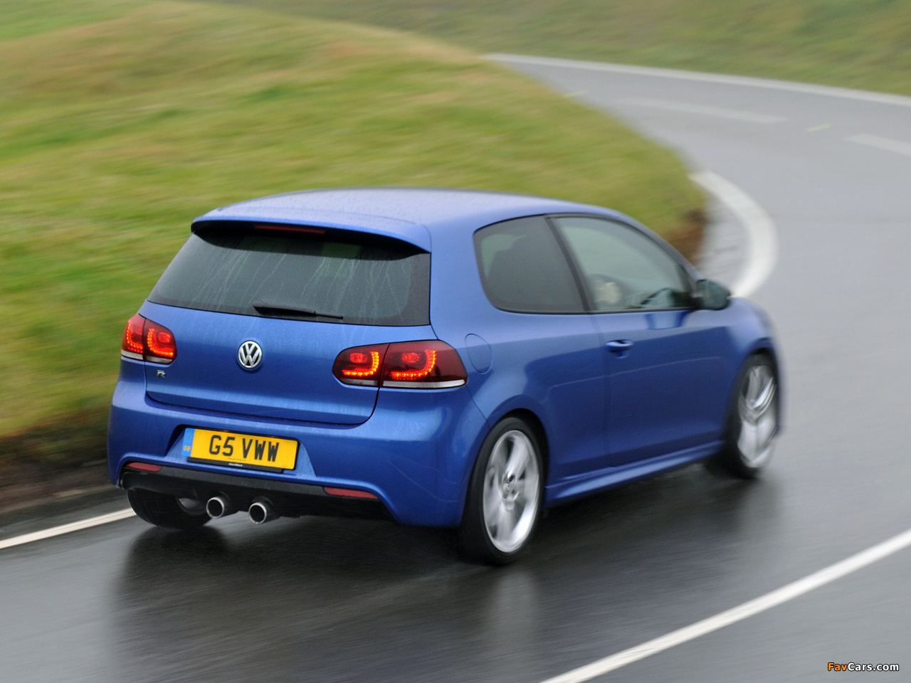 Pictures of Volkswagen Golf R 3-door UK-spec (Typ 5K) 2009 (1280 x 960)