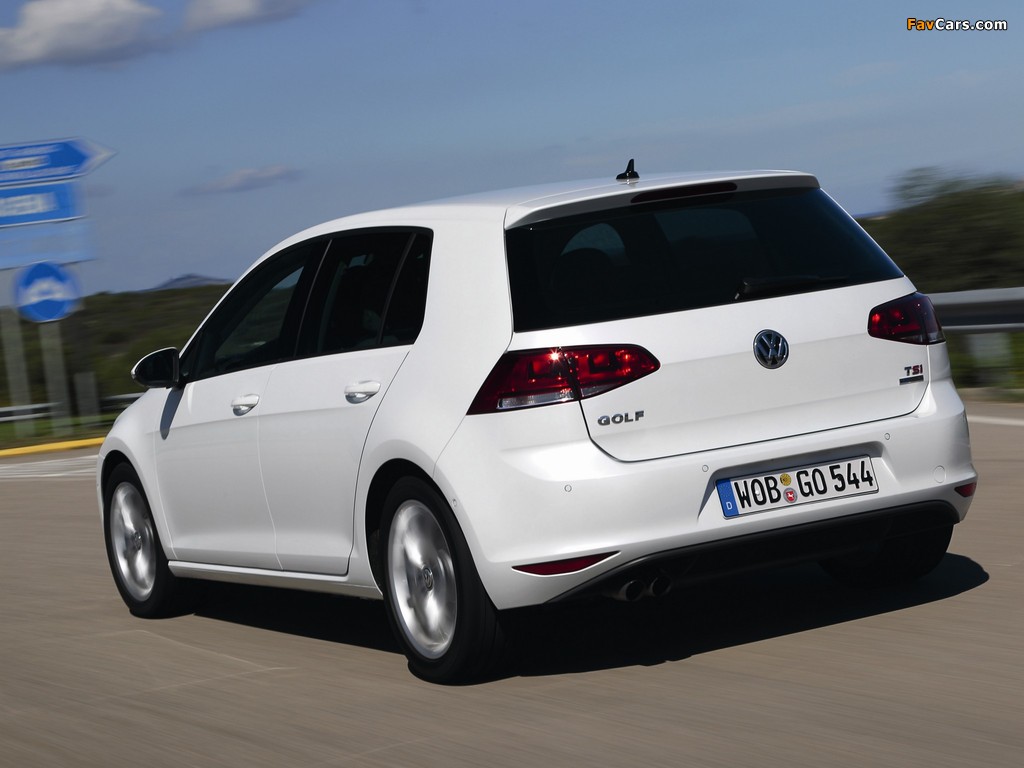 Pictures of Volkswagen Golf TSI BlueMotion 5-door (Typ 5G) 2012 (1024 x 768)