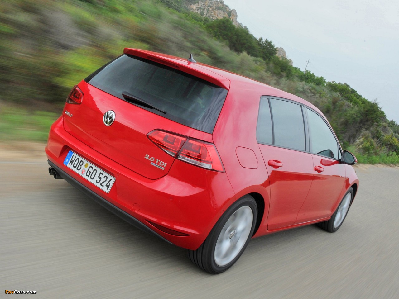 Pictures of Volkswagen Golf TDI BlueMotion 5-door (Typ 5G) 2012 (1280 x 960)