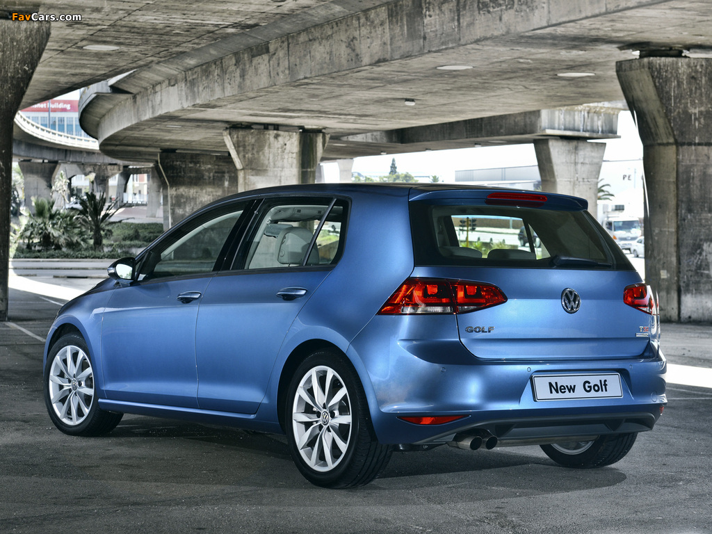 Pictures of Volkswagen Golf TSI BlueMotion 5-door ZA-spec (Typ 5G) 2013 (1024 x 768)