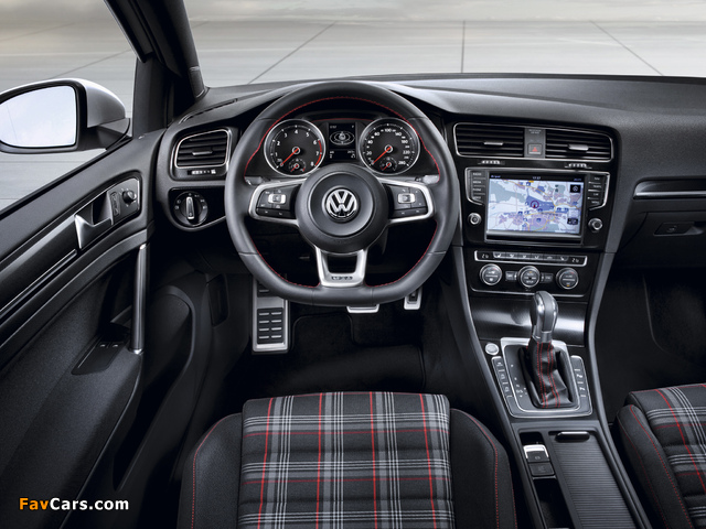 Pictures of Volkswagen Golf GTI 3-door (Typ 5G) 2013 (640 x 480)