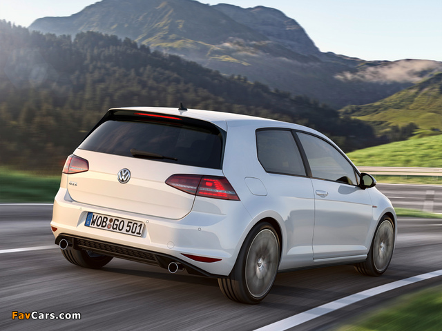 Pictures of Volkswagen Golf GTI 3-door (Typ 5G) 2013 (640 x 480)