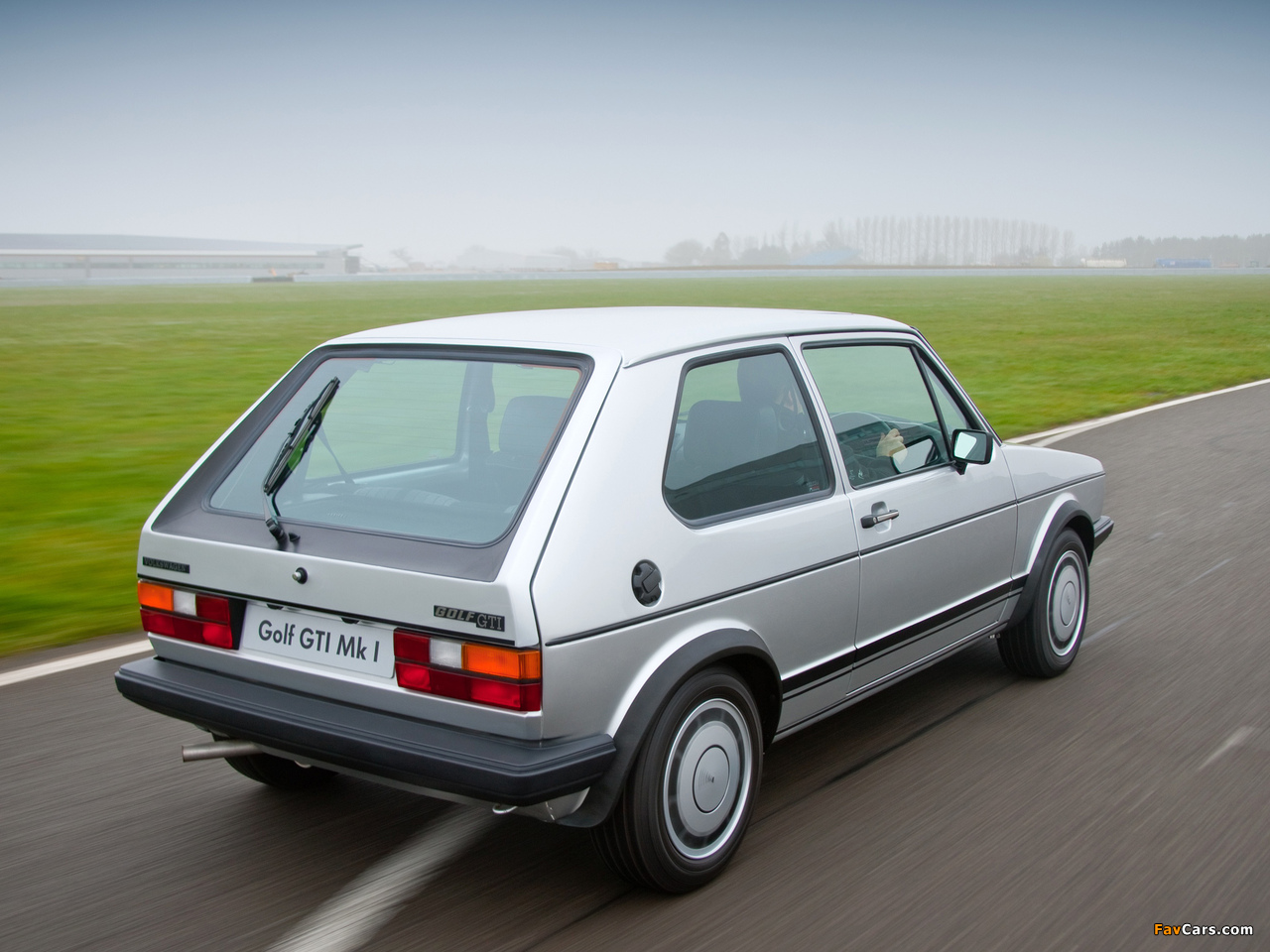 Volkswagen Golf GTI Pirelli UK-spec (Typ 17) 1983 images (1280 x 960)