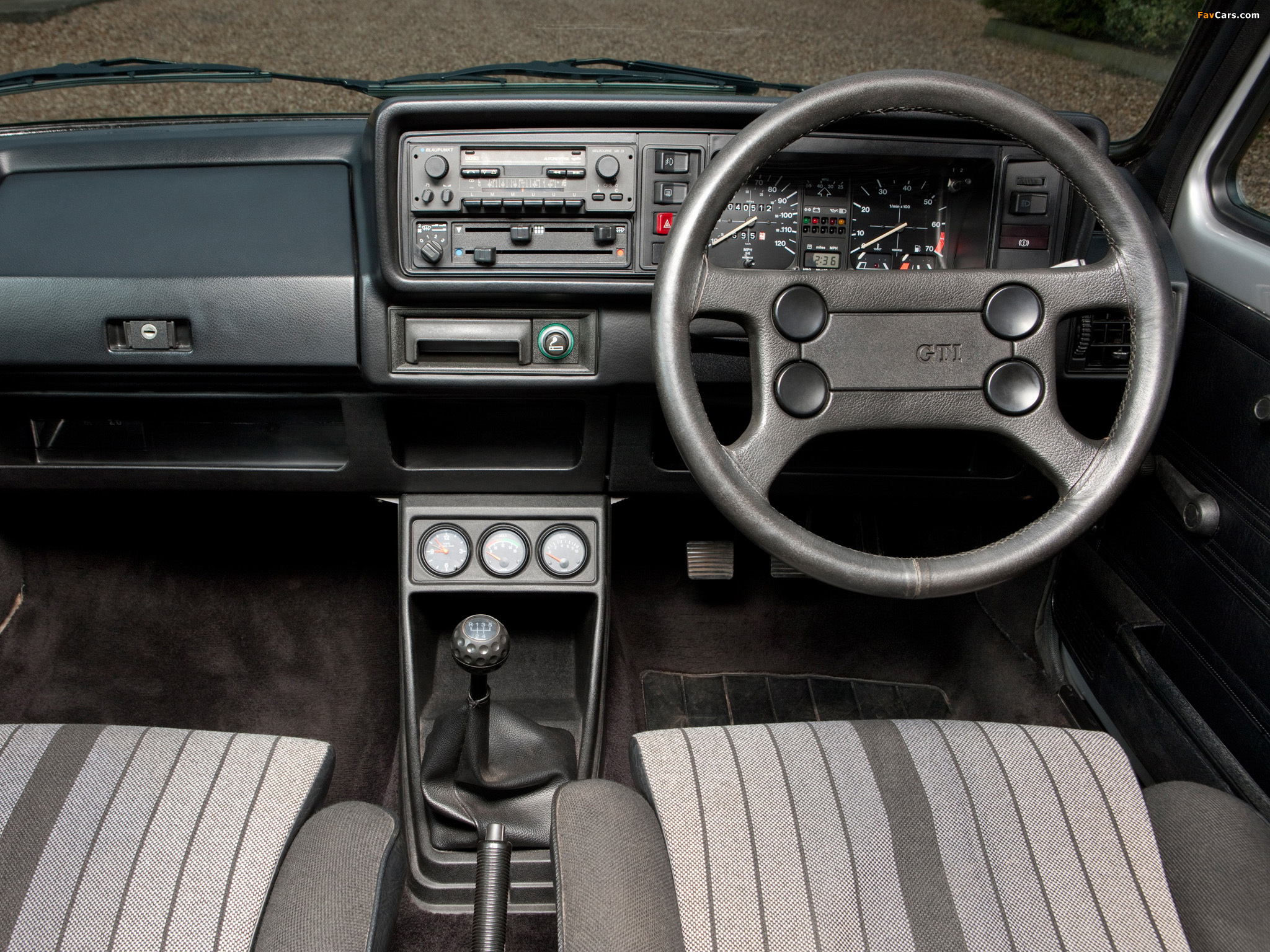 Volkswagen Golf GTI Pirelli UK-spec (Typ 17) 1983 images (2048 x 1536)
