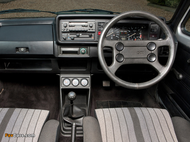 Volkswagen Golf GTI Pirelli UK-spec (Typ 17) 1983 images (640 x 480)