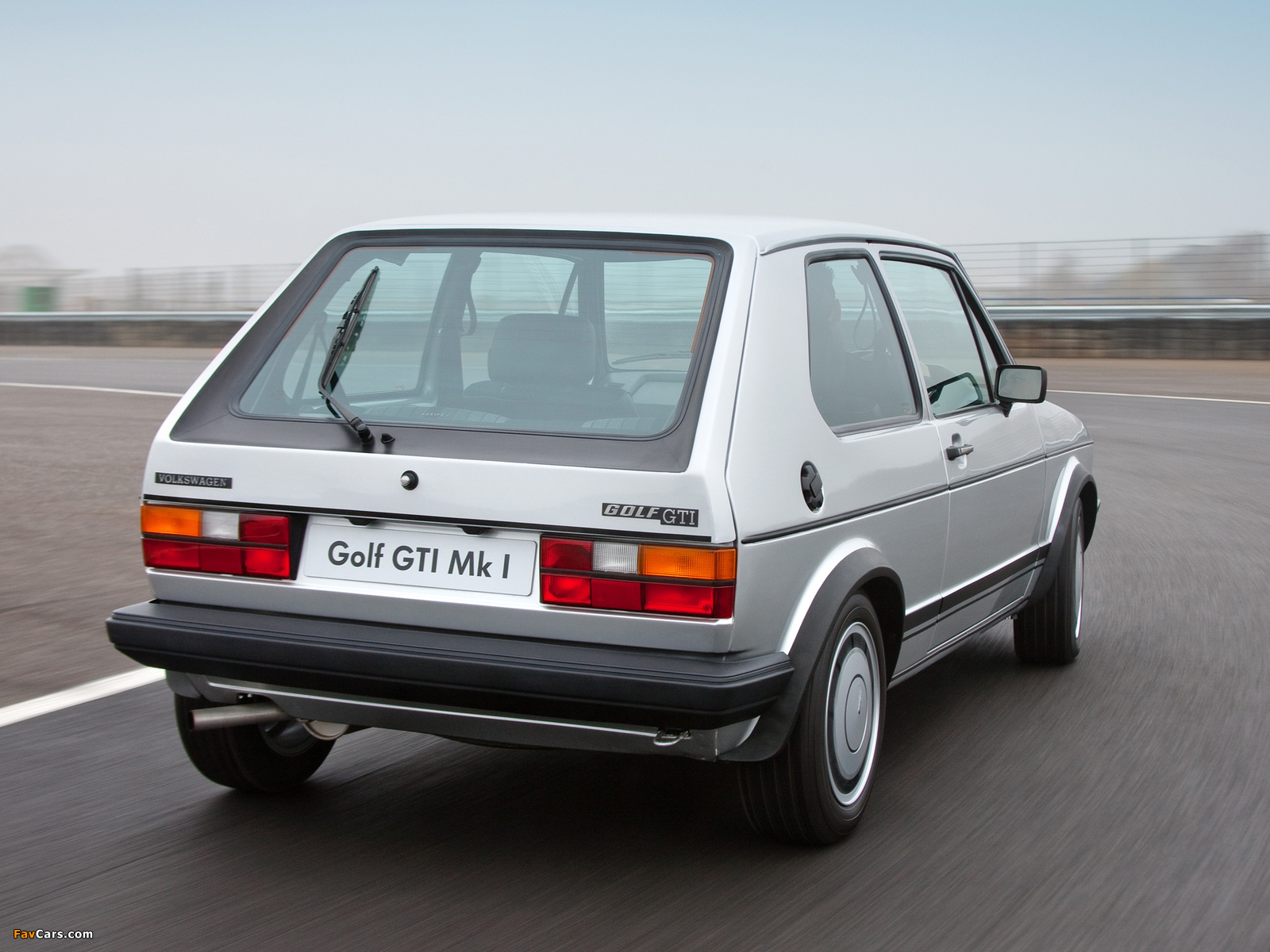 Volkswagen Golf GTI Pirelli UK-spec (Typ 17) 1983 photos (1600 x 1200)