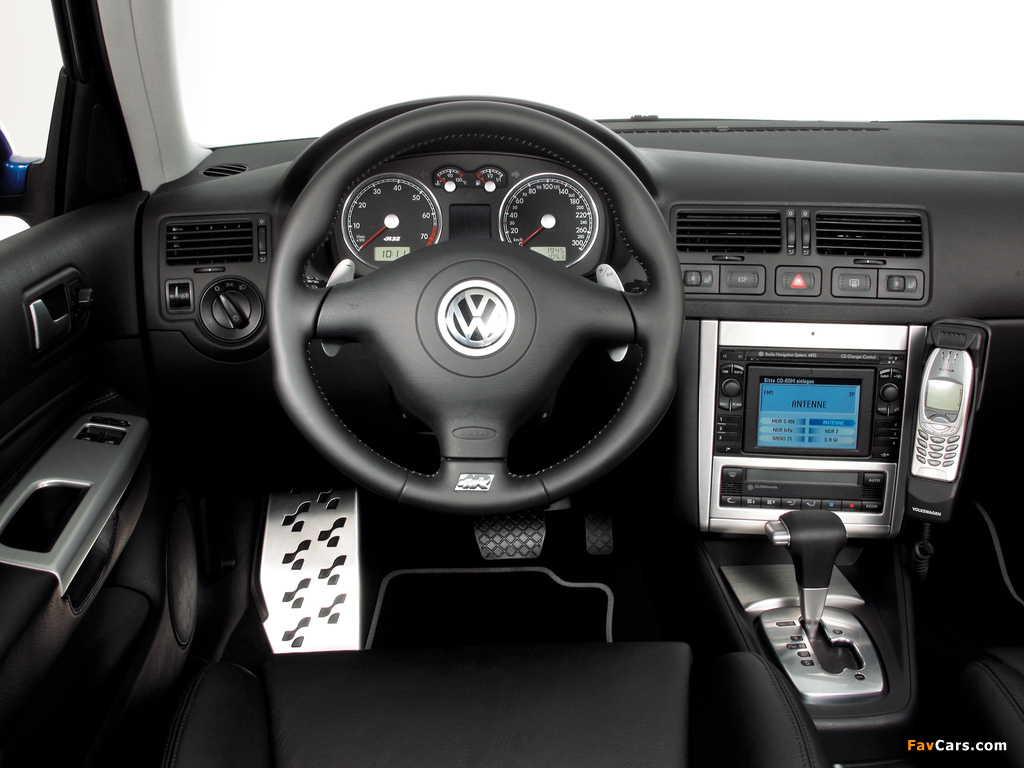 Volkswagen Golf R32 (Typ 1J) 2002–04 pictures (1024 x 768)