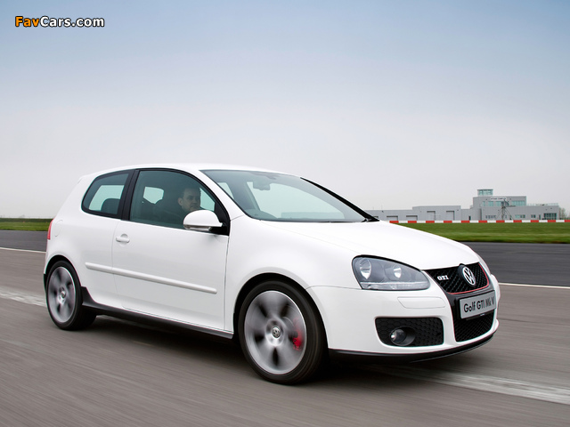 Volkswagen Golf GTI 3-door UK-spec (Type 1K) 2004–08 pictures (640 x 480)