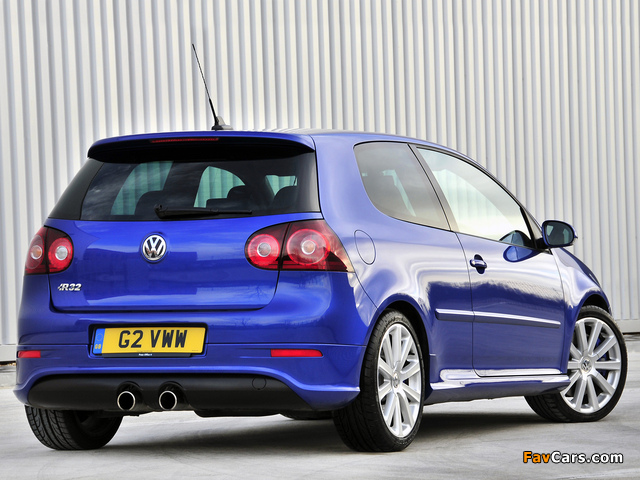 Volkswagen Golf R32 3-door UK-spec (Typ 1K) 2006–08 photos (640 x 480)