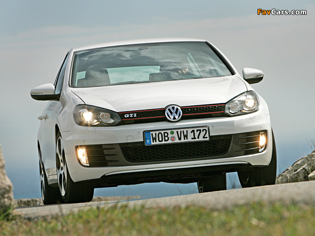 Volkswagen Golf GTI 5-door (Typ 5K) 2009 photos (640 x 480)