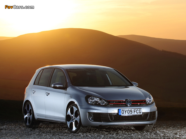 Volkswagen Golf GTI 5-door UK-spec (Typ 5K) 2009 photos (640 x 480)