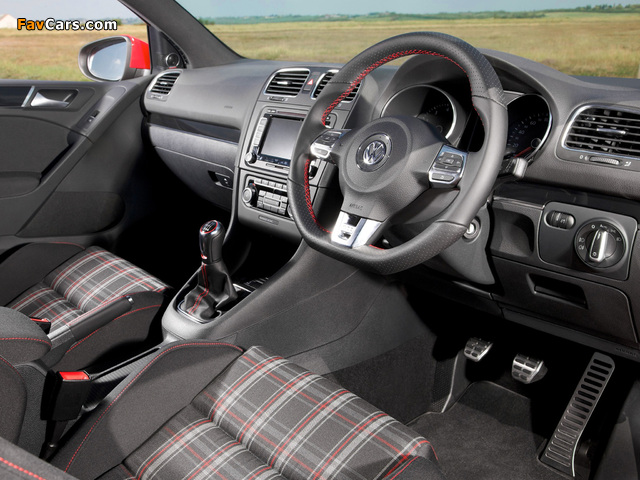 Volkswagen Golf GTI 3-door UK-spec (Typ 5K) 2009 pictures (640 x 480)