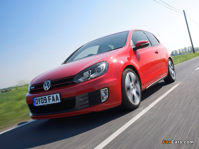 Volkswagen Golf GTI 3-door UK-spec (Typ 5K) 2009 wallpapers (640 x 480)