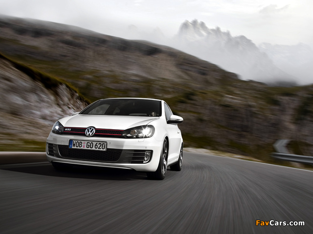 Volkswagen Golf GTI 3-door (Typ 5K) 2009–13 wallpapers (640 x 480)