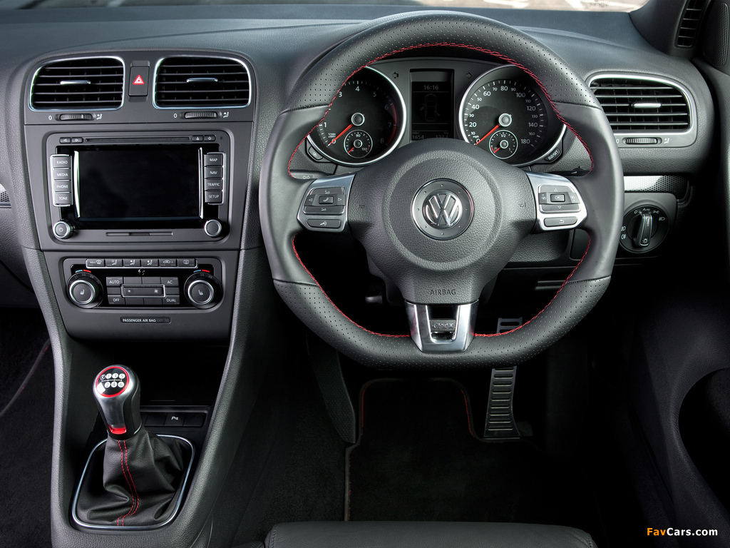 Volkswagen Golf GTI 5-door Edition 35 UK-spec (Typ 5K) 2011 photos (1024 x 768)