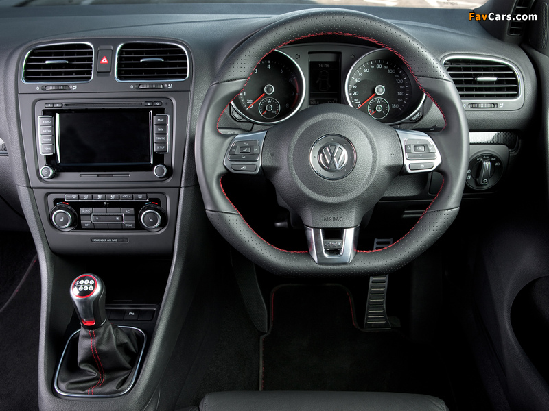 Volkswagen Golf GTI 5-door Edition 35 UK-spec (Typ 5K) 2011 photos (800 x 600)
