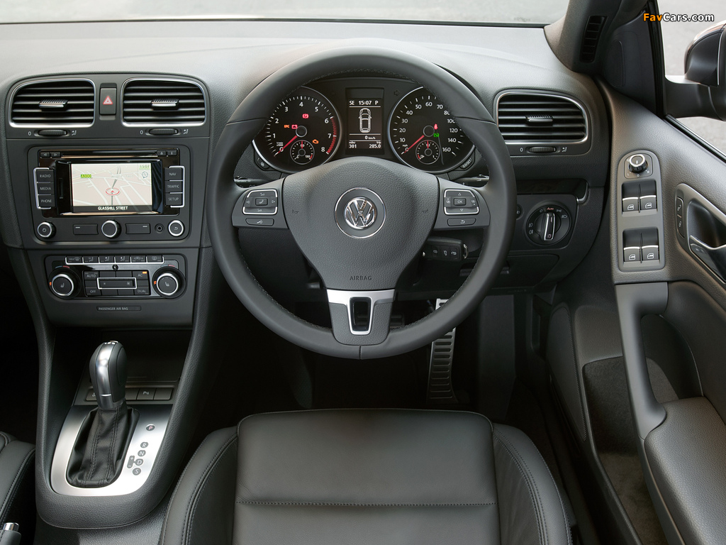 Volkswagen Golf Cabrio UK-spec (Typ 5K) 2011 wallpapers (1024 x 768)
