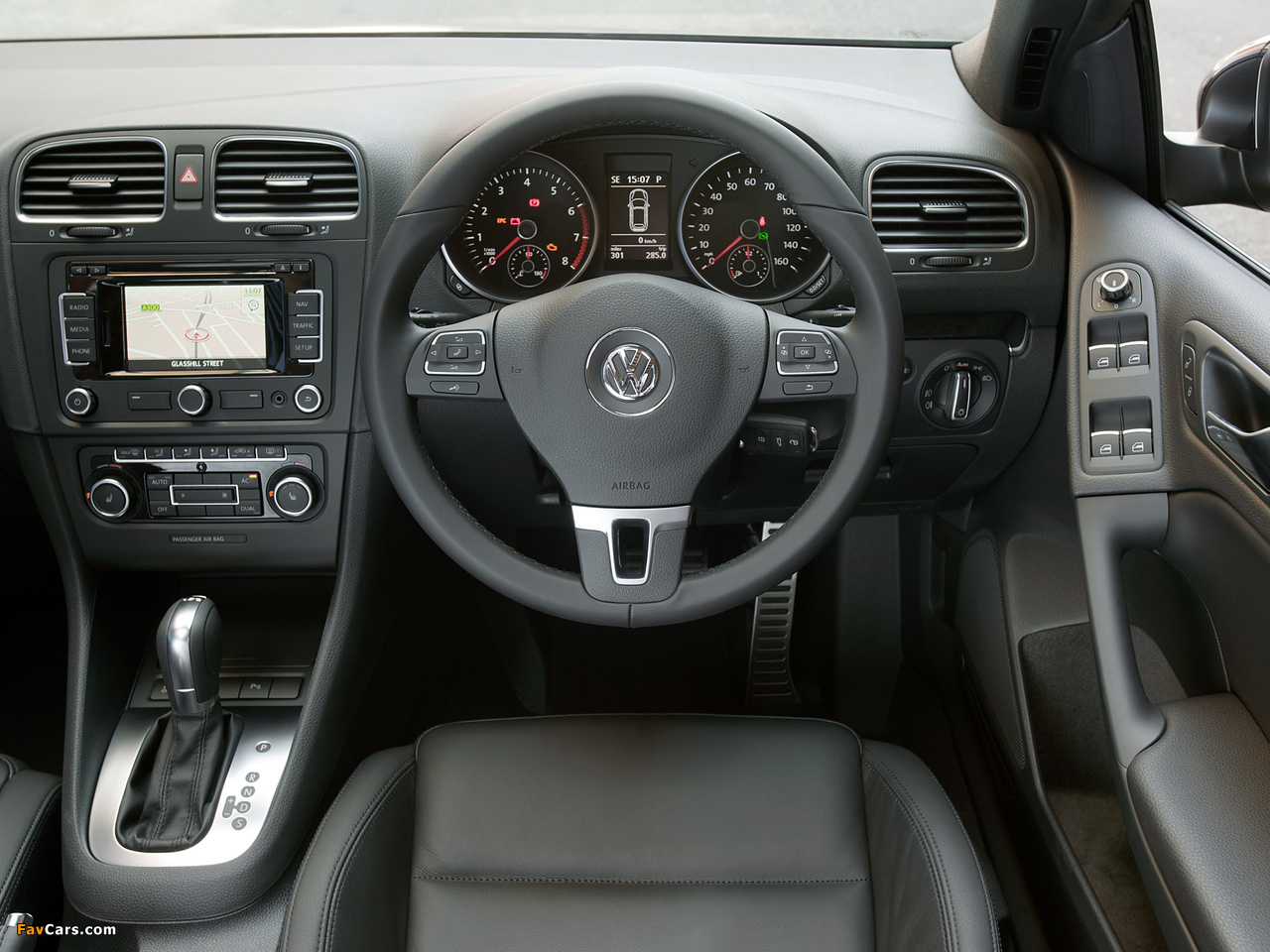 Volkswagen Golf Cabrio UK-spec (Typ 5K) 2011 wallpapers (1280 x 960)