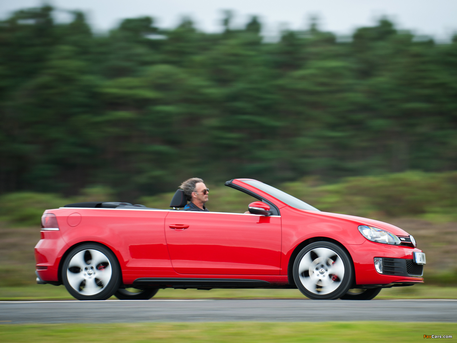 Volkswagen Golf GTI Cabriolet UK-spec (Typ 5K) 2012 images (1600 x 1200)