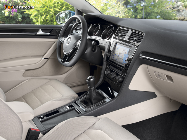 Volkswagen Golf TSI BlueMotion 3-door (Typ 5G) 2012 images (640 x 480)