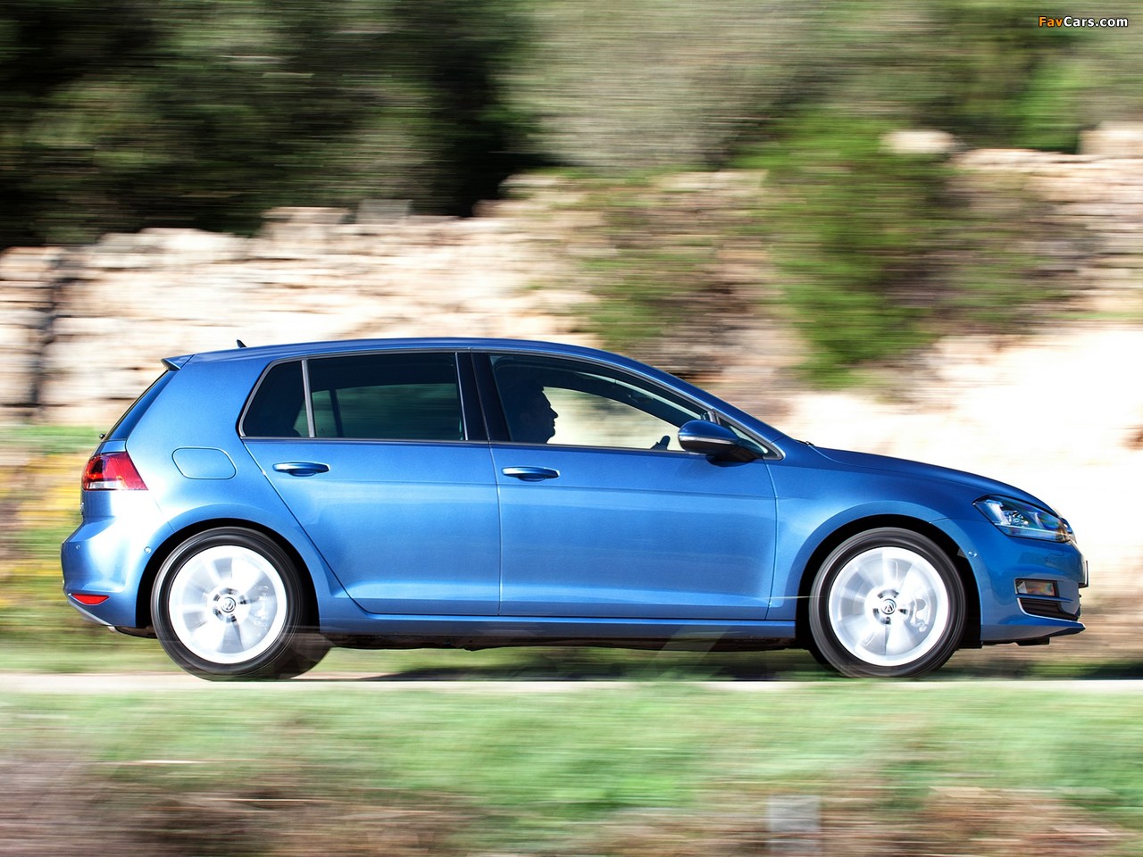 Volkswagen Golf TDI BlueMotion 5-door UK-spec (Typ 5G) 2012 photos (1280 x 960)