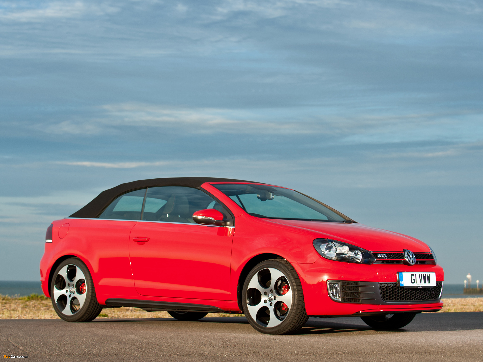 Volkswagen Golf GTI Cabriolet UK-spec (Typ 5K) 2012 pictures (2048 x 1536)