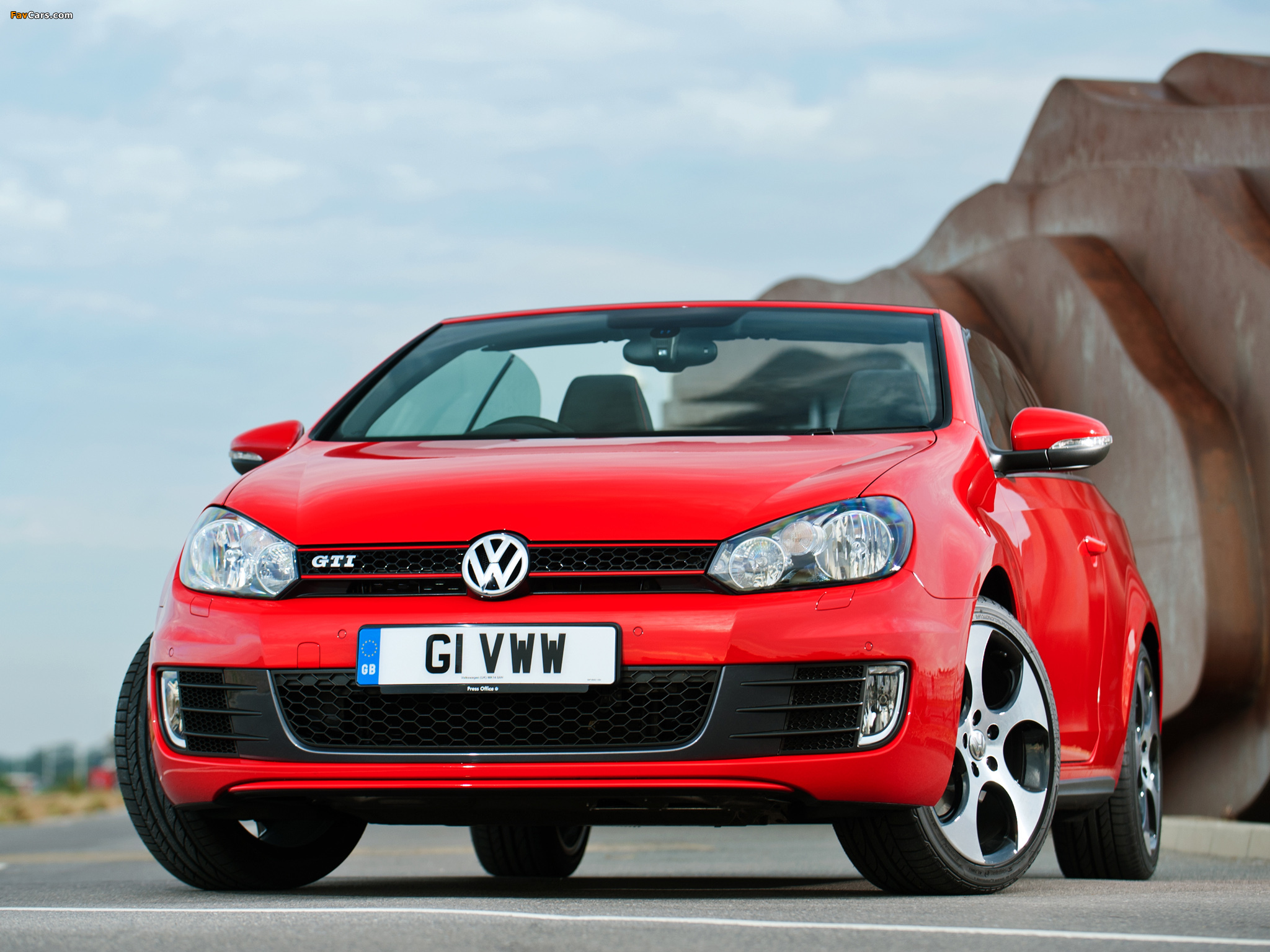 Volkswagen Golf GTI Cabriolet UK-spec (Typ 5K) 2012 pictures (2048 x 1536)